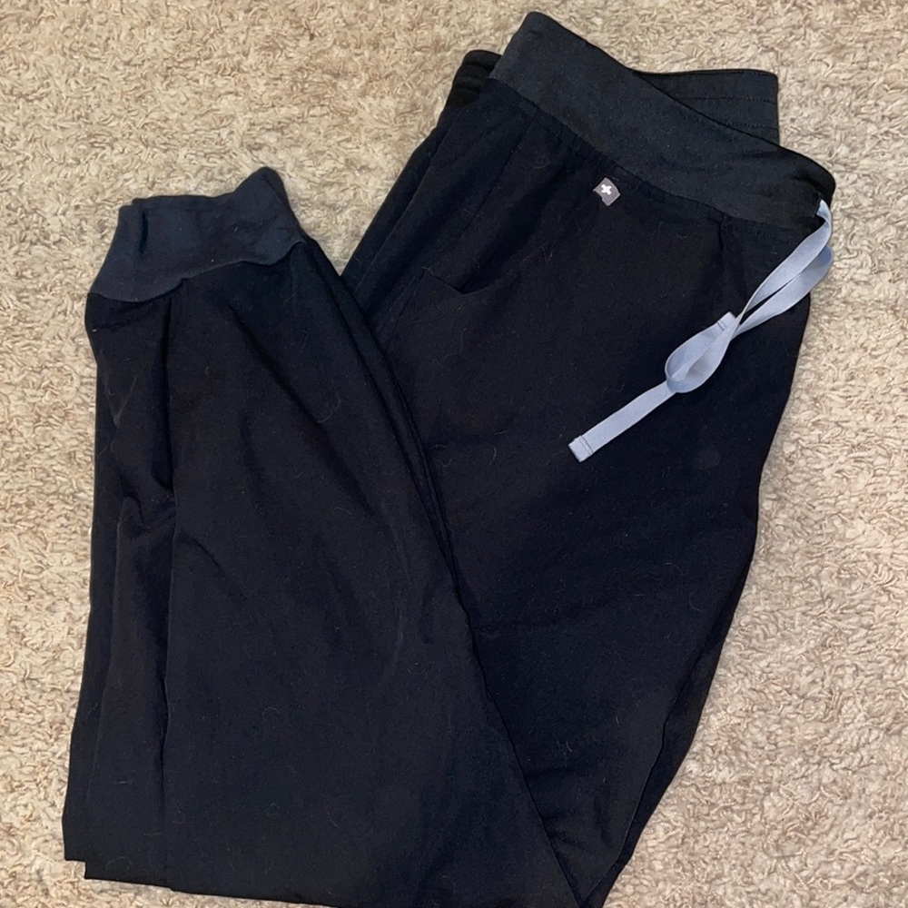 Figs Zamora black jogger scrub pant
